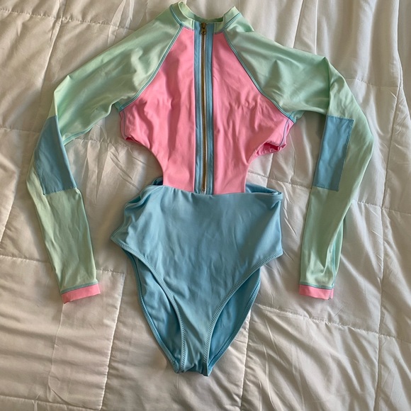 Hurley one piece. Size large - Picture 2 of 5